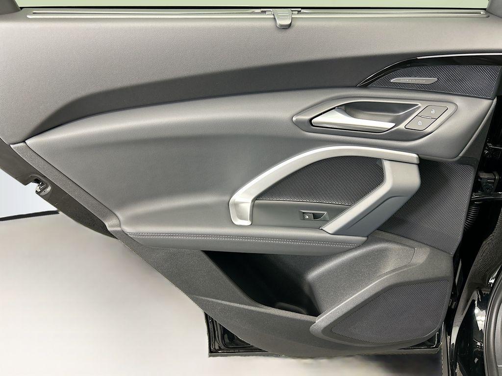 Thumbnail: 2025 Audi Q5 - 25