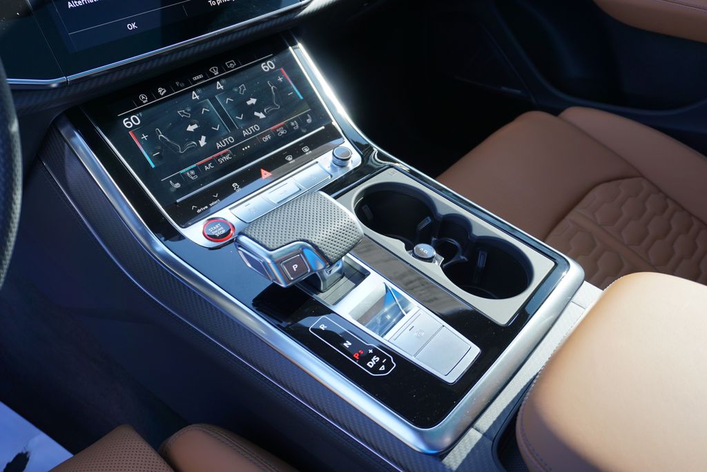 Thumbnail: 2025 Audi RS Q8 - 27