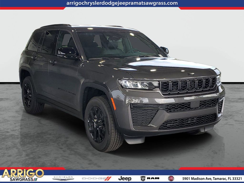 2026 Jeep Grand Cherokee Laredo Altitude