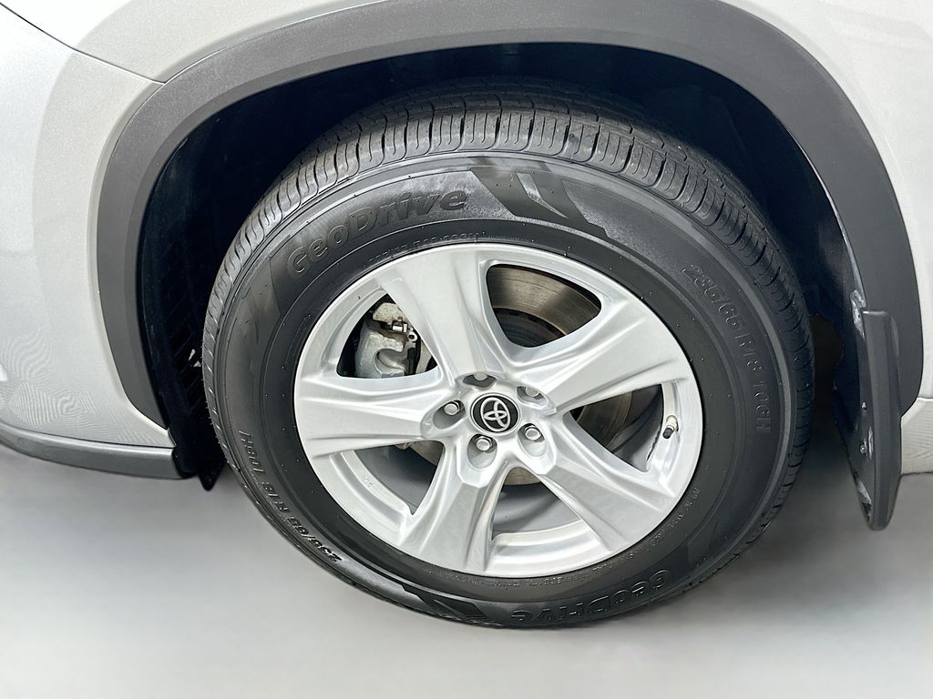 Thumbnail: 2024 Toyota Highlander - 31