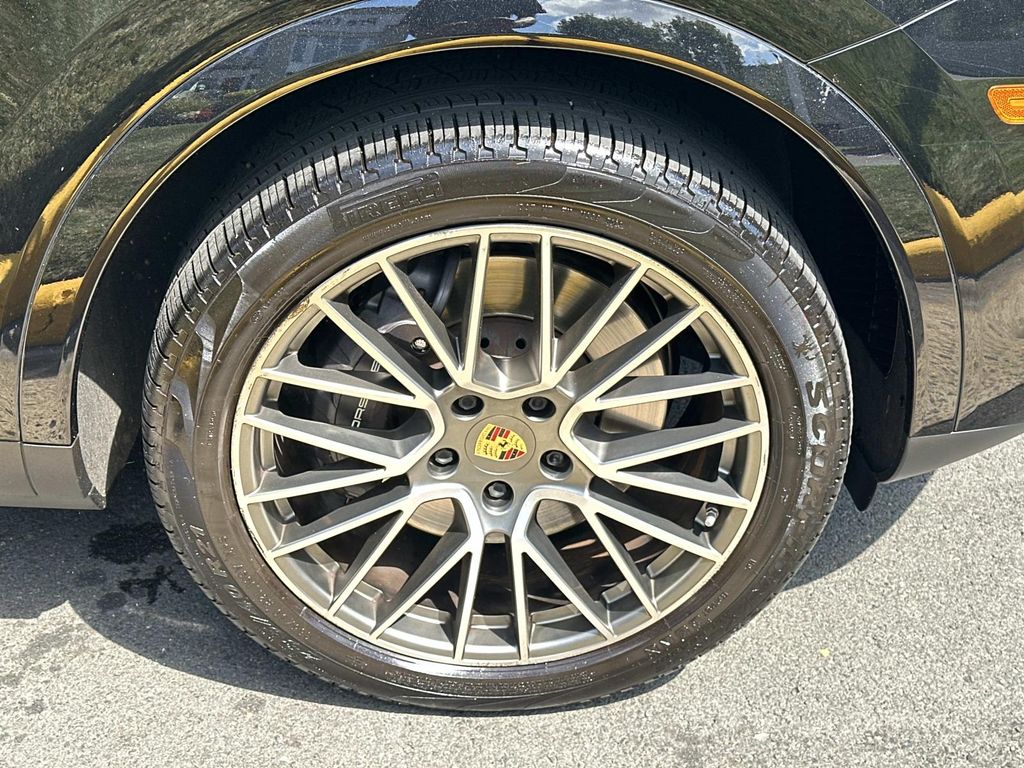 Thumbnail: 2023 Porsche Cayenne - 17