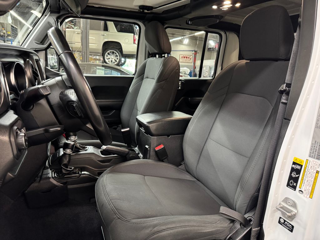 2022 Jeep Gladiator Sport