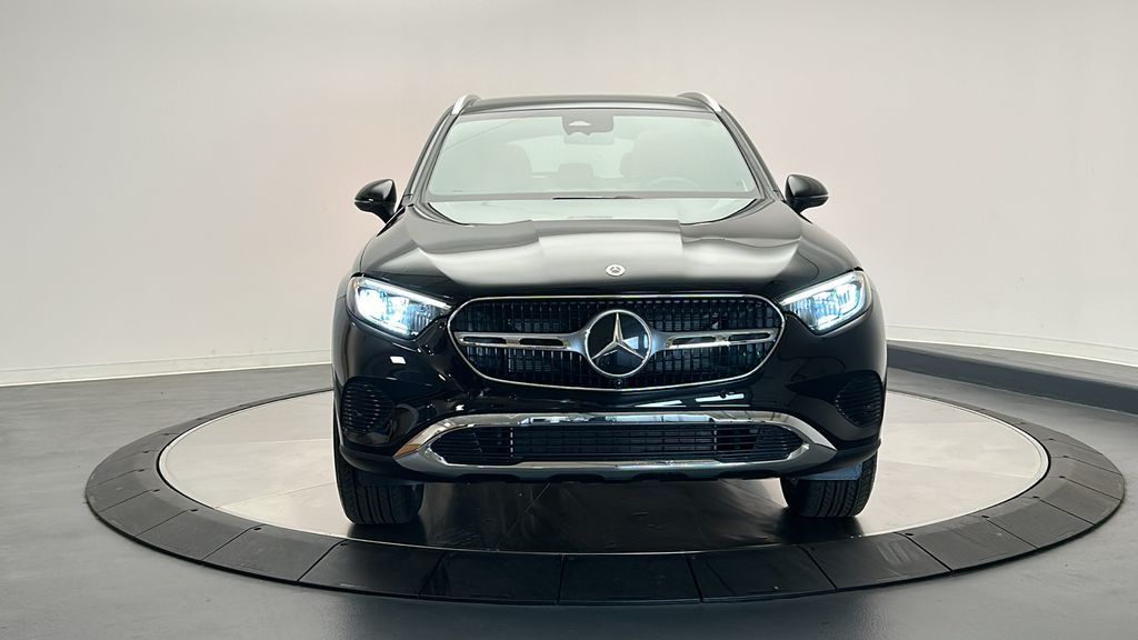 2025 Mercedes-Benz GLC 300 2