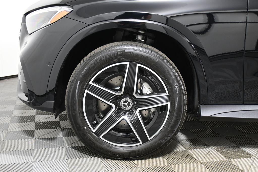 2025 Mercedes-Benz GLC 300 11