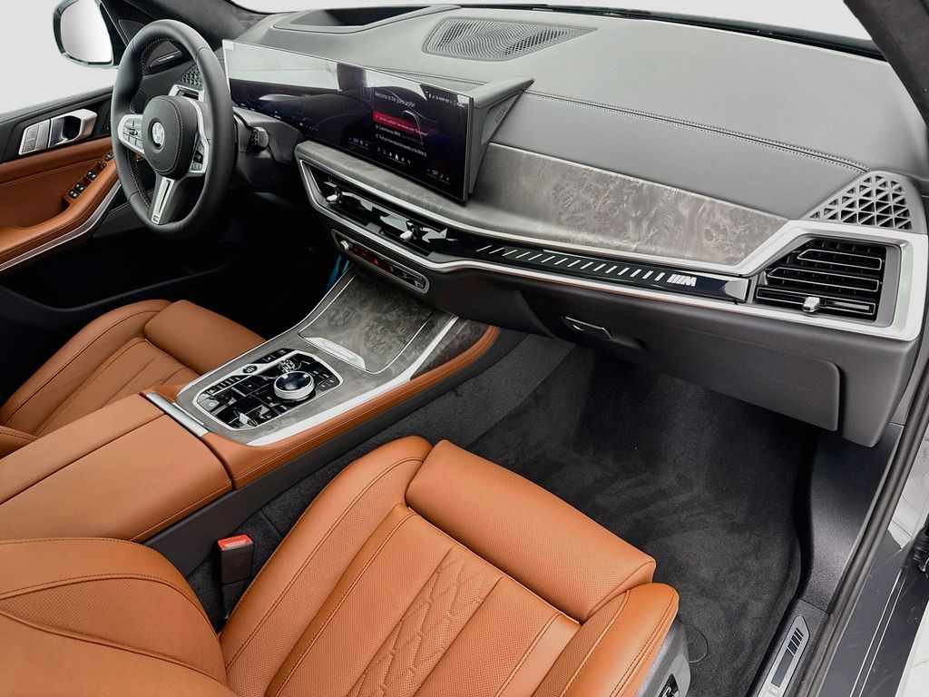 Thumbnail: 2027 BMW X7 - 16