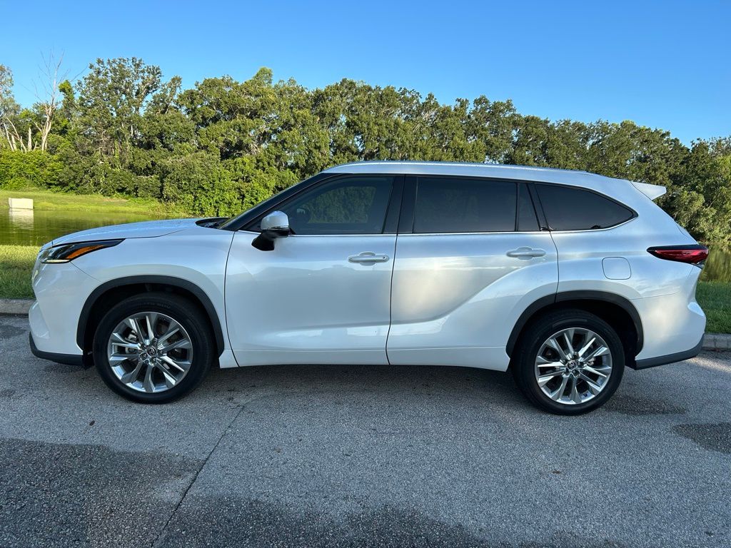 Thumbnail: 2023 Toyota Highlander - 2