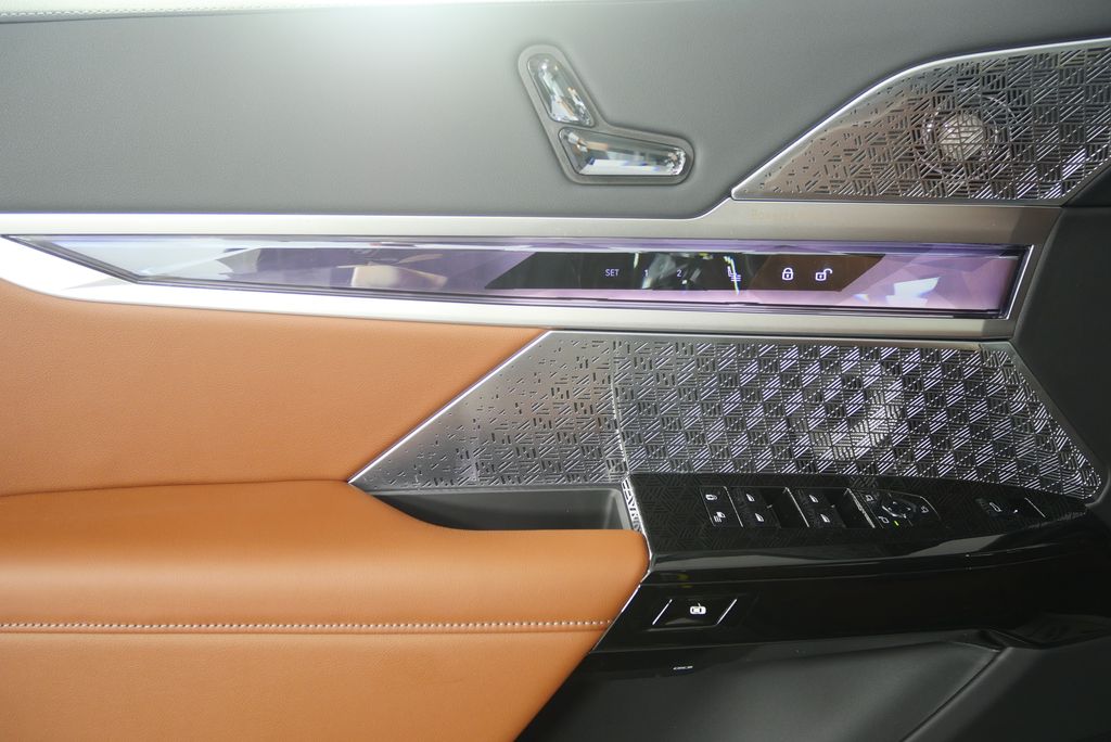 Thumbnail: 2026 BMW i7 - 8