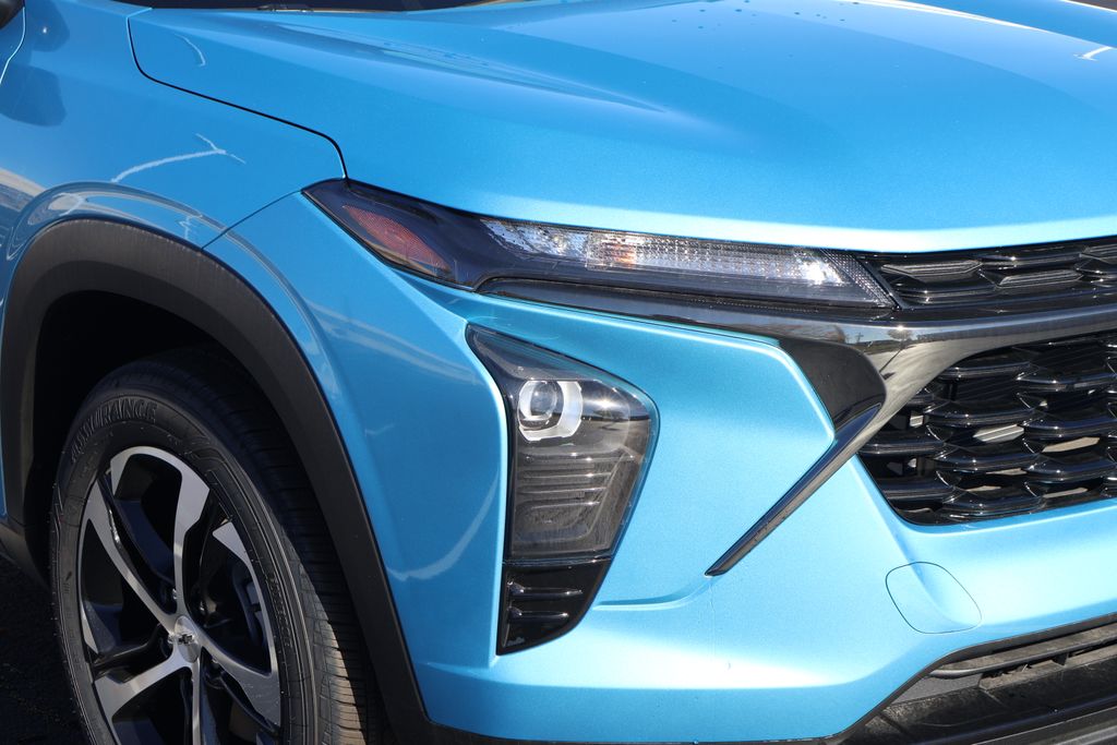 Thumbnail: 2025 Chevrolet Trax - 3