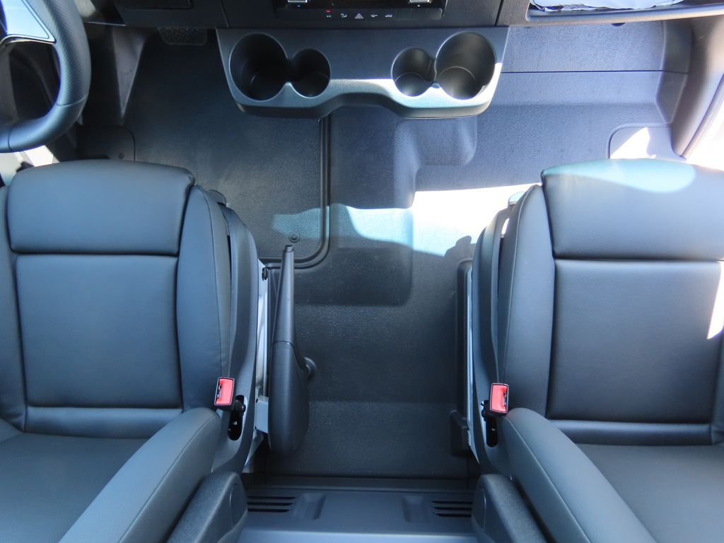 Thumbnail: 2025 Mercedes-Benz Sprinter - 16