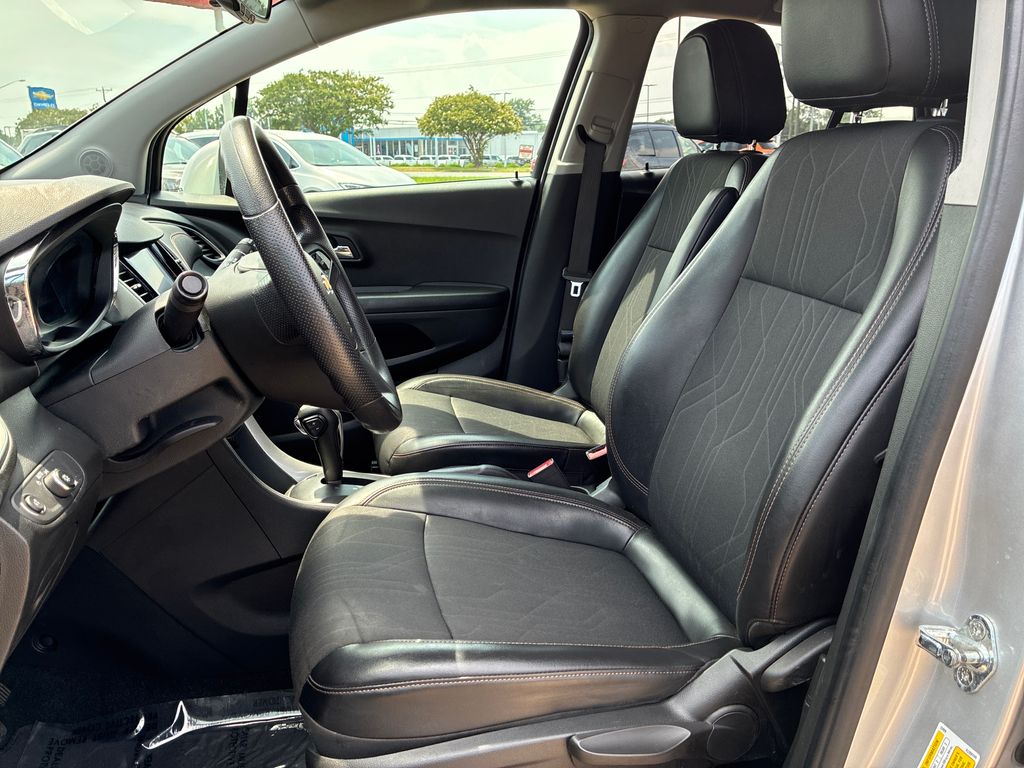 Used 2021 Silver Chevrolet LT image 10