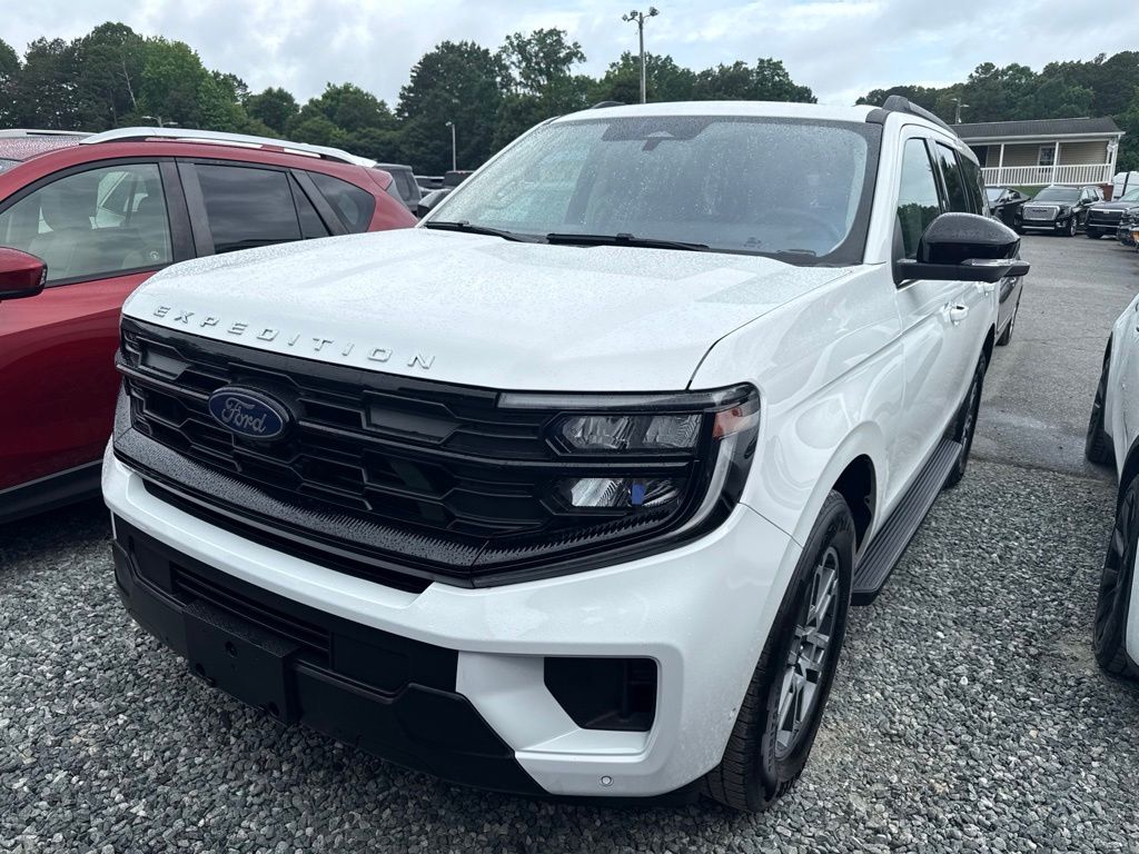 Oxford White 2025 Ford Expedition Active RWD SUV / Crossover 4X2 Automatic