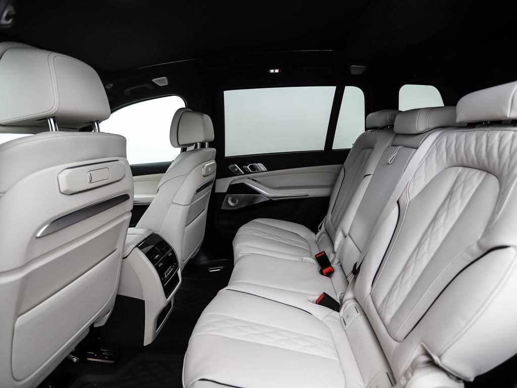 Thumbnail: 2026 BMW X7 - 22