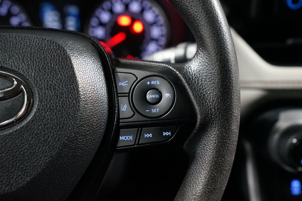 Thumbnail: 2021 Toyota RAV4 - 13