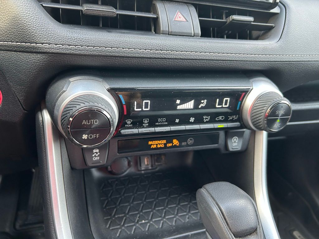 Thumbnail: 2021 Toyota RAV4 - 26