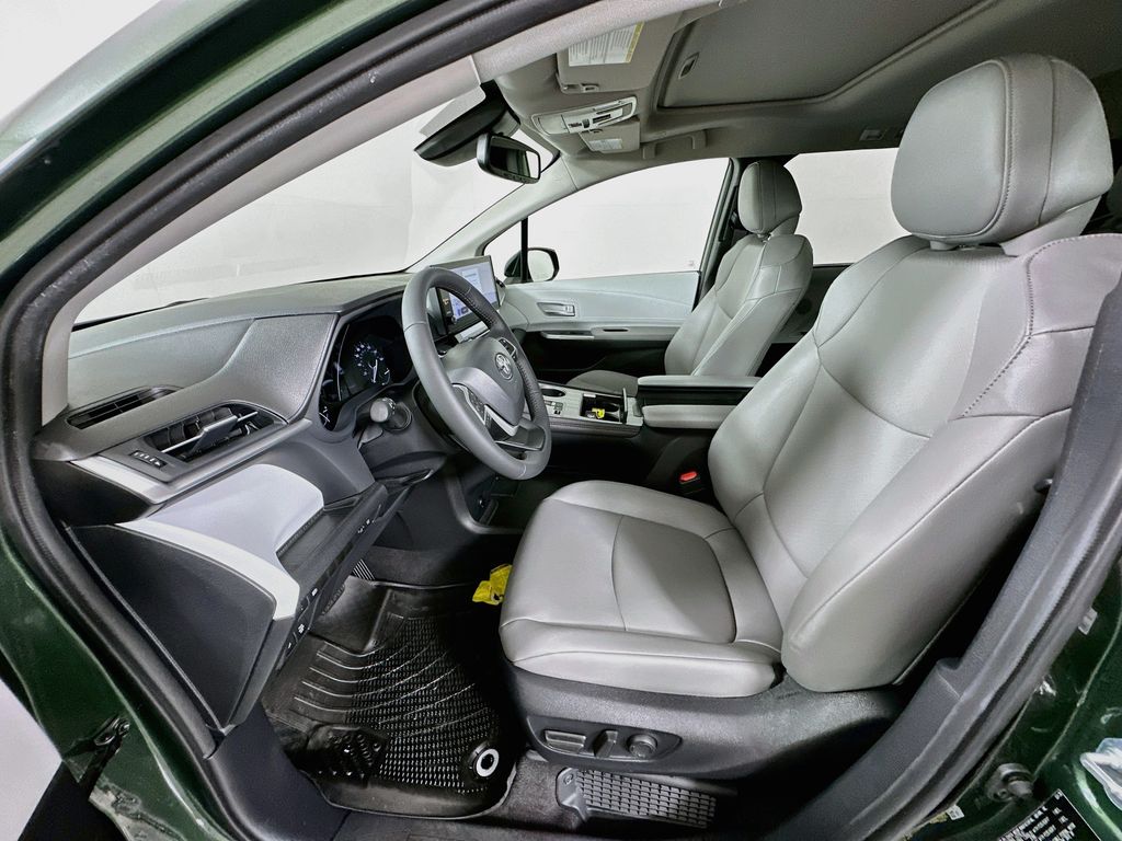 Thumbnail: 2026 Toyota Sienna - 21