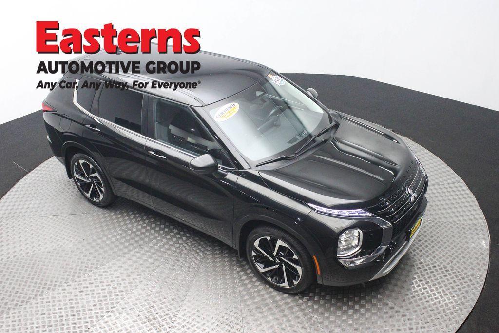 Used 2023 Black Mitsubishi SE image 3