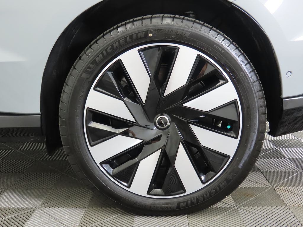 2025 Volvo EX90  30