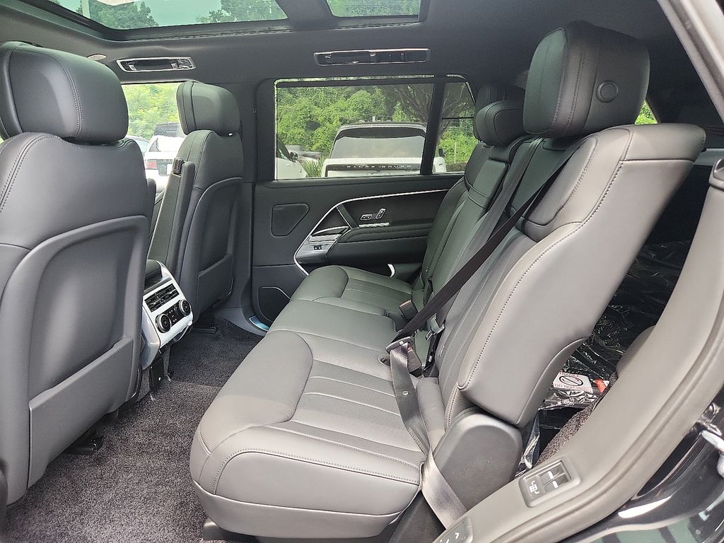 Thumbnail: 2025 Land Rover Range Rover - 5