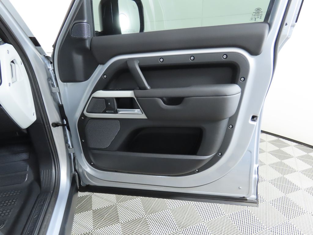 2024 Land Rover Defender 110 26