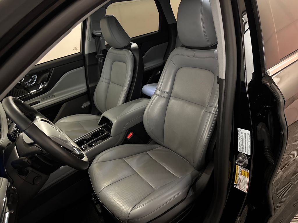 Used 2022 Black Lincoln Grand Touring image 17