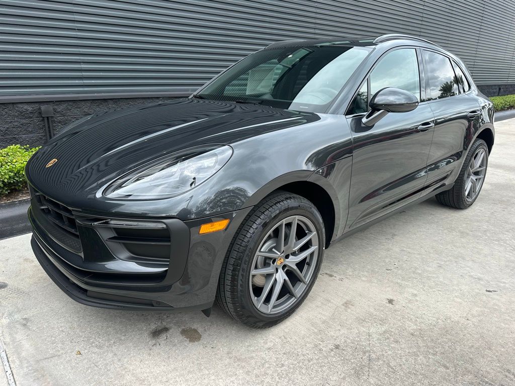 Thumbnail: 2026 Porsche Macan - 7