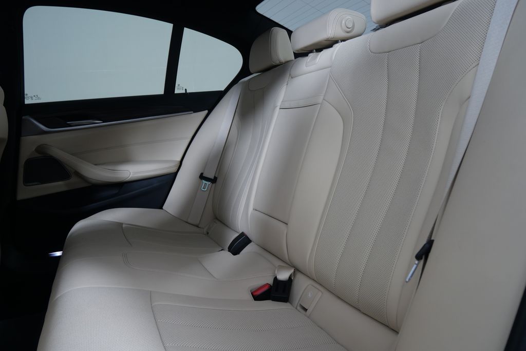 2021 BMW 5 Series 530i 15