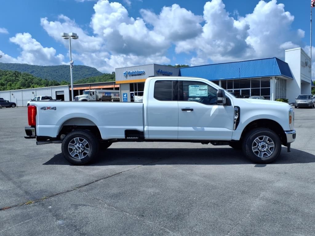 New 2025 White Ford XLT image 15