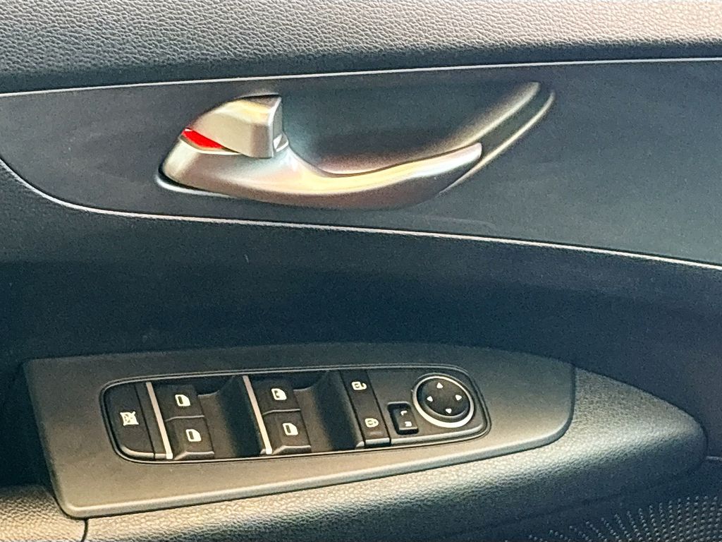 Thumbnail: 2021 Kia Forte - 22