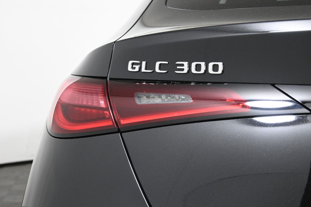 2025 Mercedes-Benz GLC 300 18