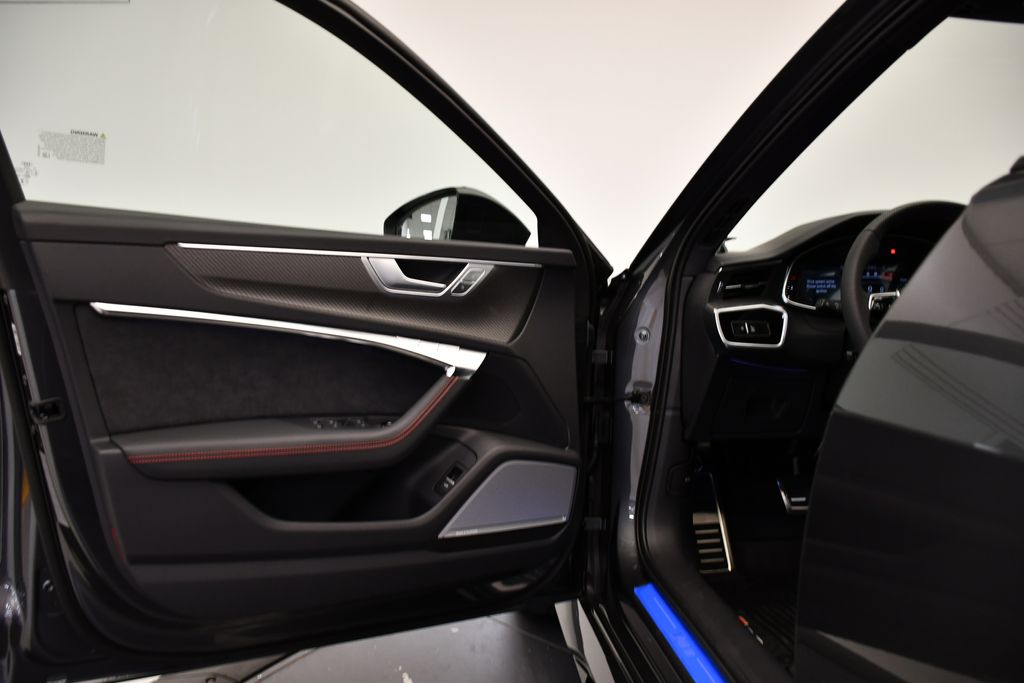 Thumbnail: 2026 Audi RS 6 - 31