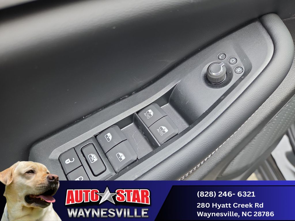 new 2026 Jeep Grand Cherokee car, priced at $44,949