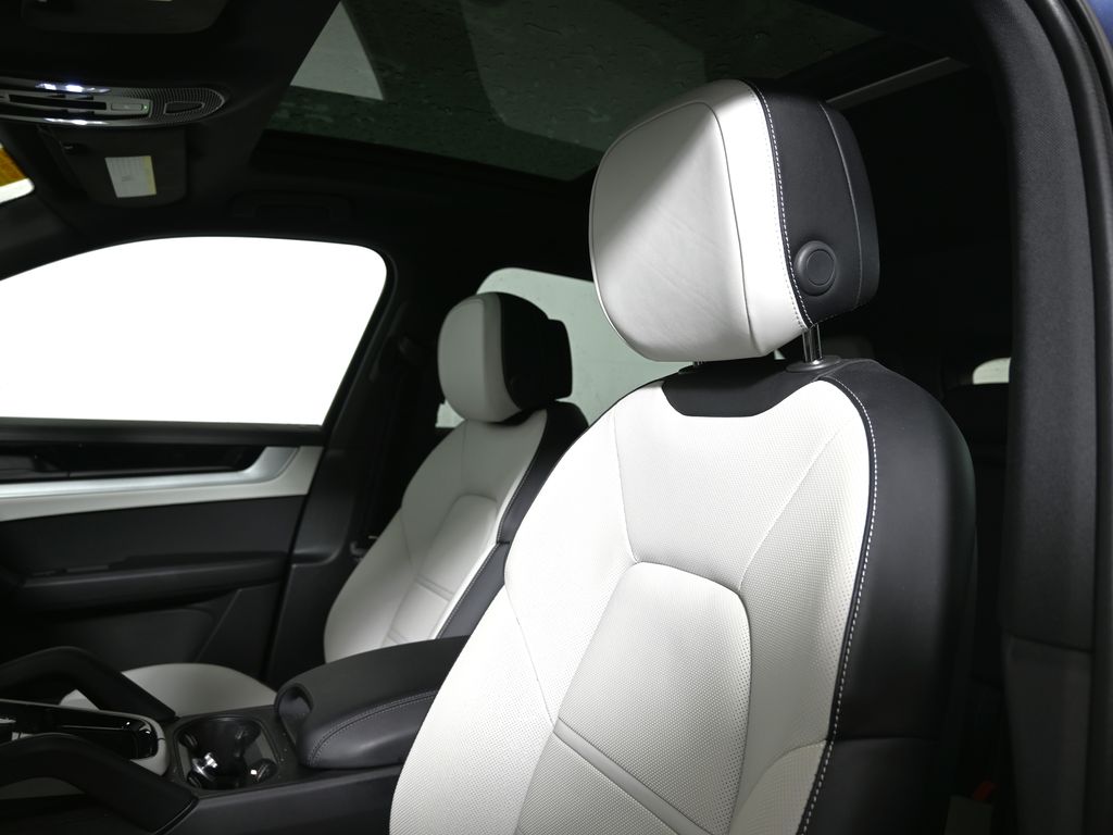 Thumbnail: 2024 Porsche Cayenne - 6