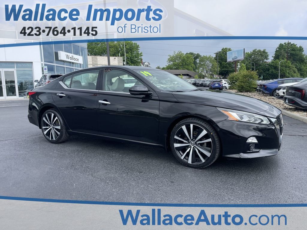 Super Black Clearcoat 2019 Nissan Altima Sedan Front-Wheel Drive Continuously Variable Transmission