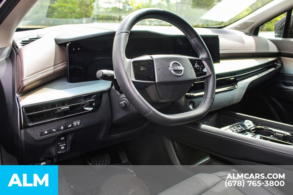 Used 2025 Black Nissan Platinum image 33