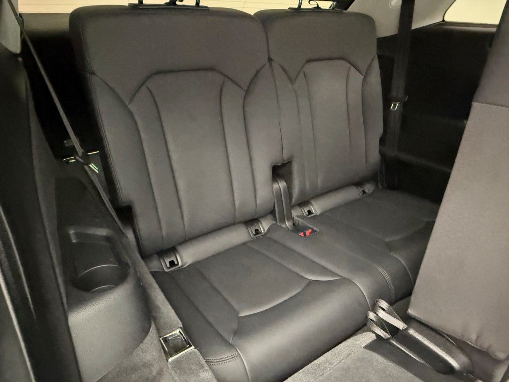 Thumbnail: 2023 Audi Q7 - 23