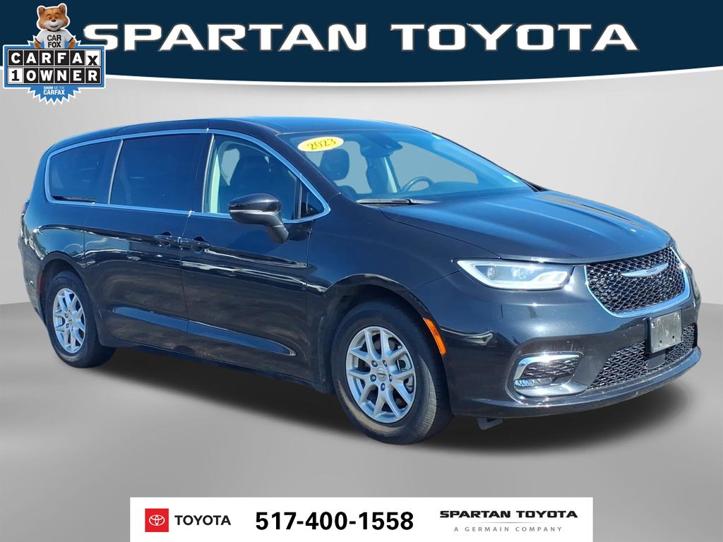 Used 2023 Black Chrysler Touring L image 5
