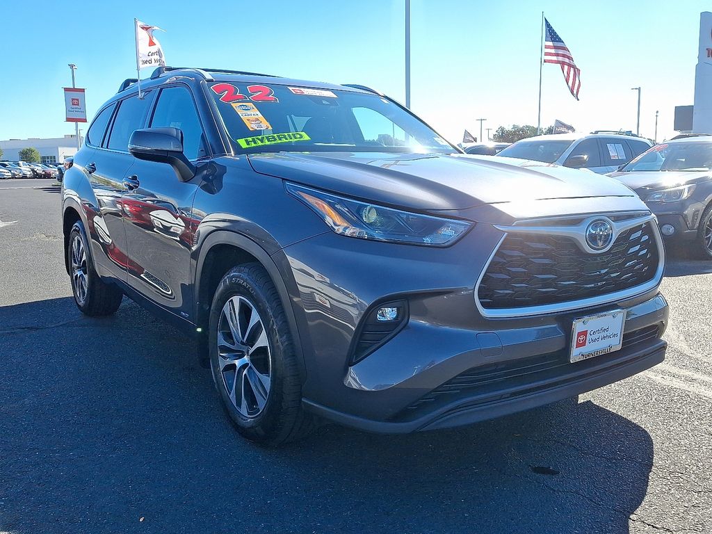 Thumbnail: 2022 Toyota Highlander - 3