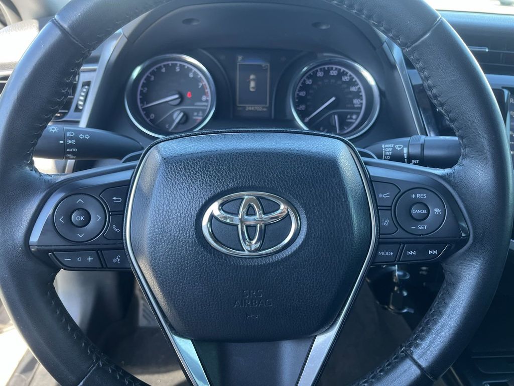 2019 Toyota Camry SE 27