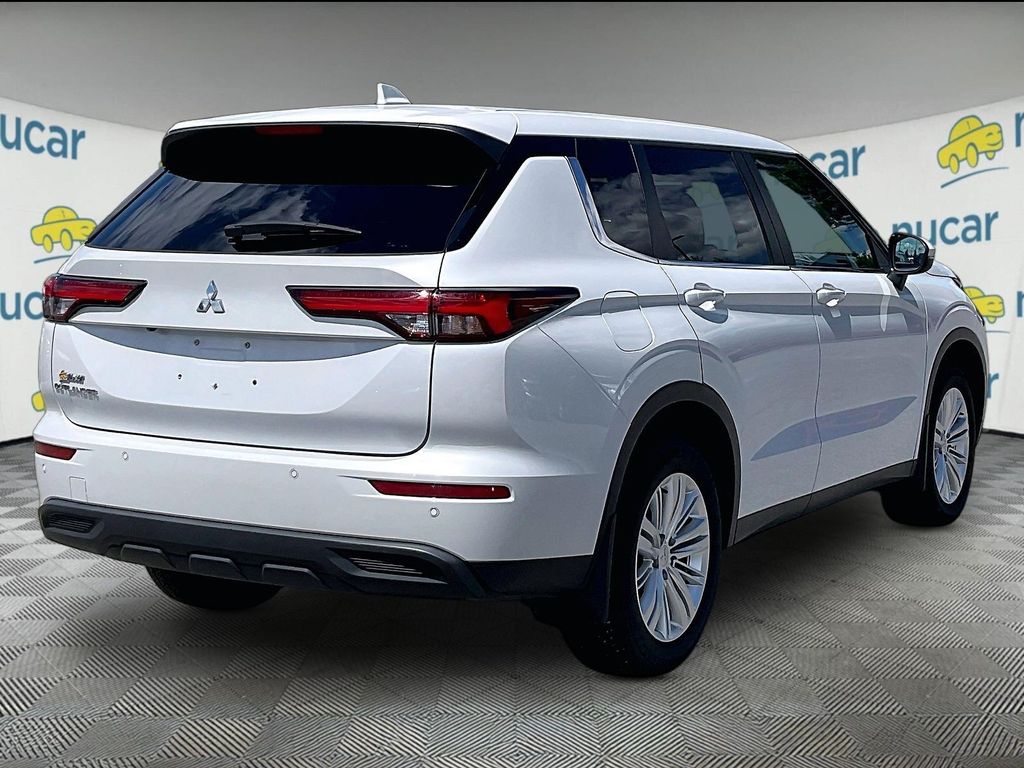 2023 Mitsubishi Outlander — photo 6