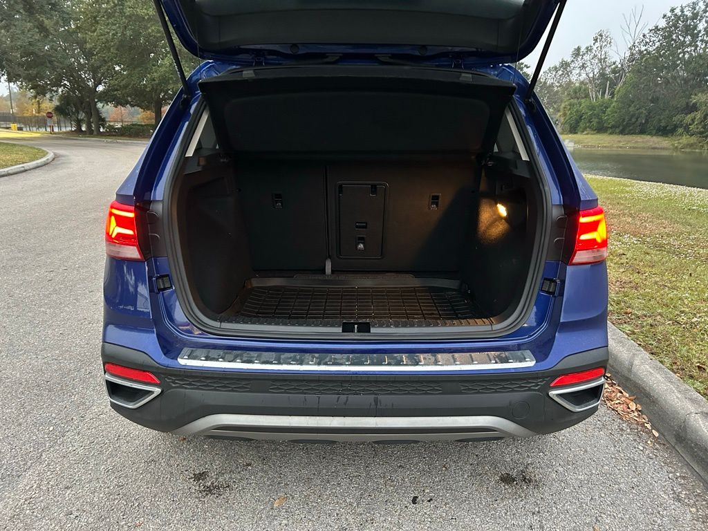 Thumbnail: 2022 Volkswagen Taos - 10