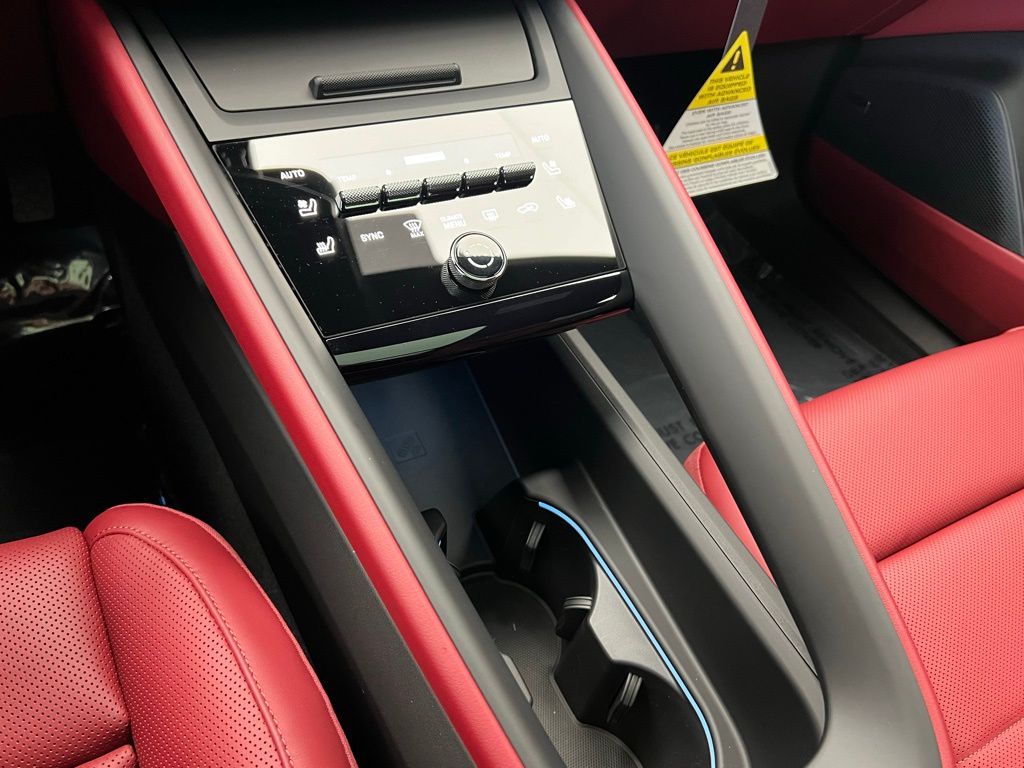 Thumbnail: 2026 Porsche Macan - 11