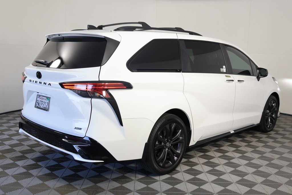 Thumbnail: 2026 Toyota Sienna - 3