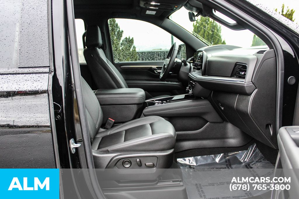 Used 2025 Black Chevrolet Z71 image 23