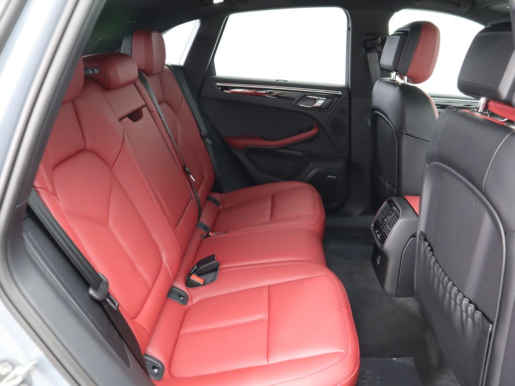 Thumbnail: 2024 Porsche Macan - 25
