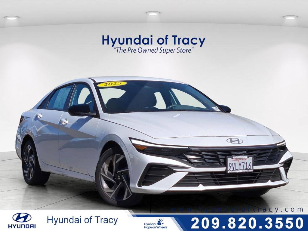 Serenity White 2025 Hyundai Elantra Sedan Front-Wheel Drive Continuously Variable Transmission