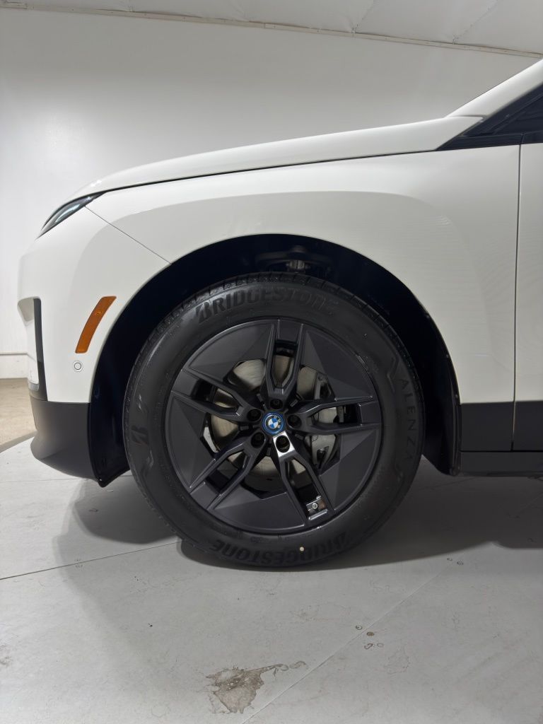 Thumbnail: 2023 BMW iX - 3