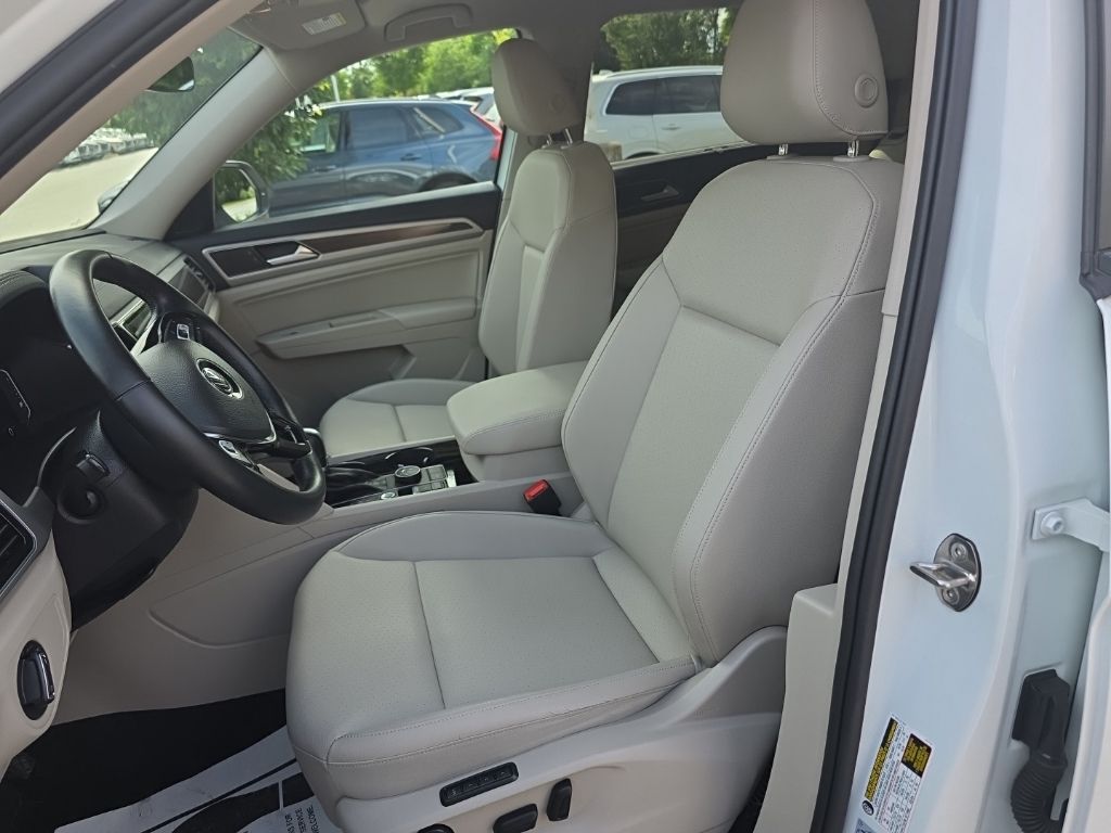 Used 2019 White Volkswagen SEL image 9