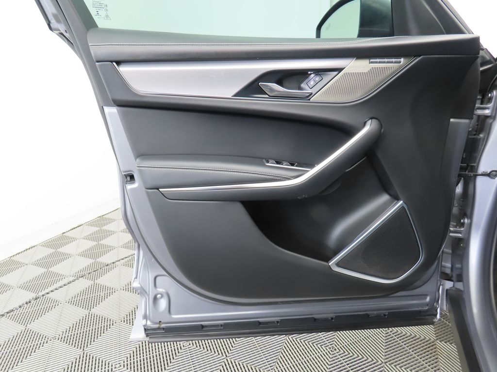 Thumbnail: 2021 Jaguar F-Pace - 22