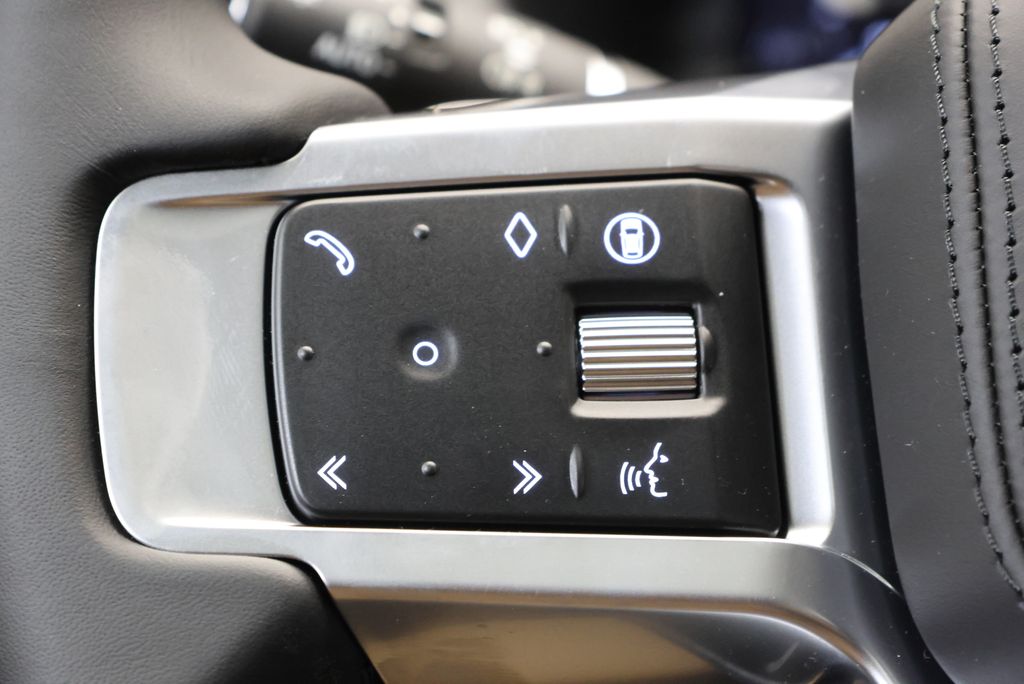 Thumbnail: 2026 Land Rover Discovery - 18
