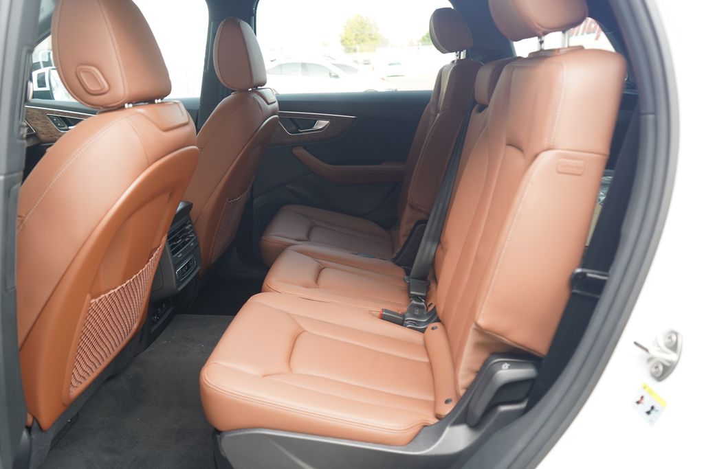 Thumbnail: 2026 Audi Q7 - 7